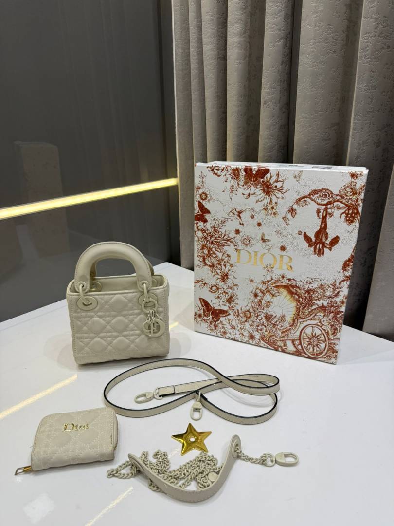 Dior white _2