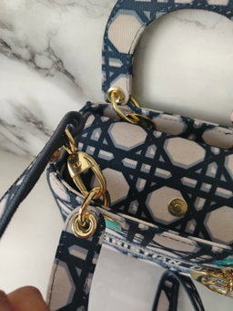 Dior white circle 