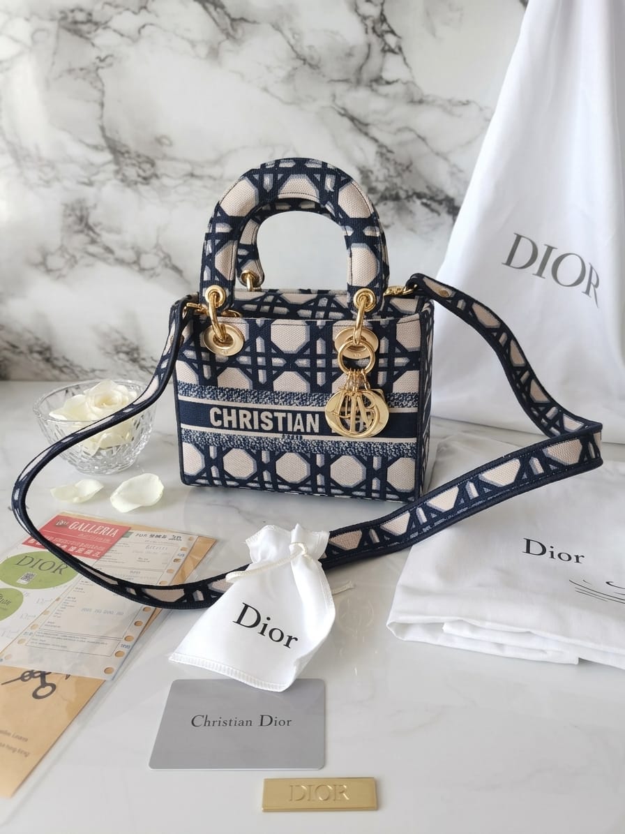 Dior white circle 