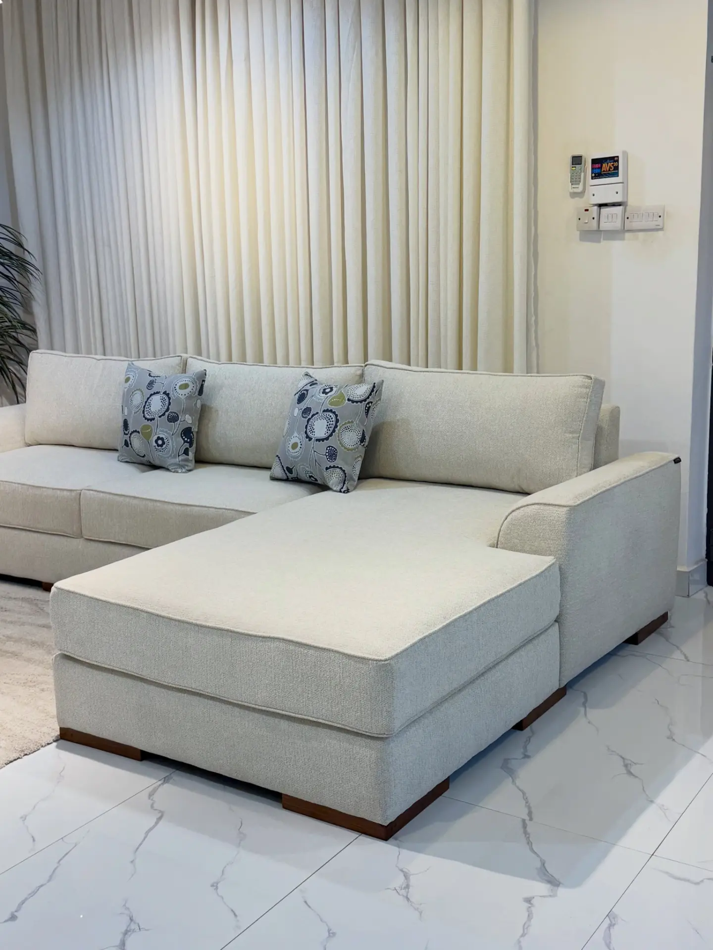 L-Shape Corner Couch - Beige Boucle Fabric - Modern Wood Legs - Chaise Right