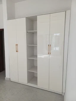 4 Door Built-In Wardrobe - Gloss White - Middle Open Shelves - Gold Handles