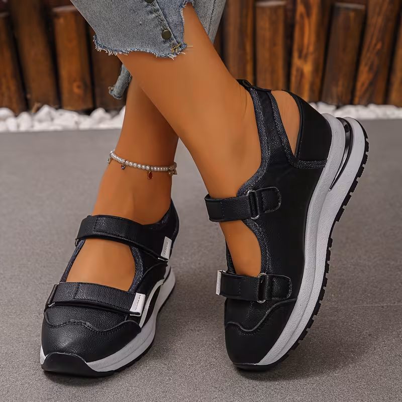 Women’s sport sandal / hybrid sneaker sandal