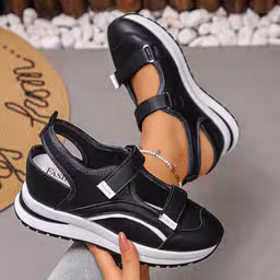 Women’s sport sandal / hybrid sneaker sandal
