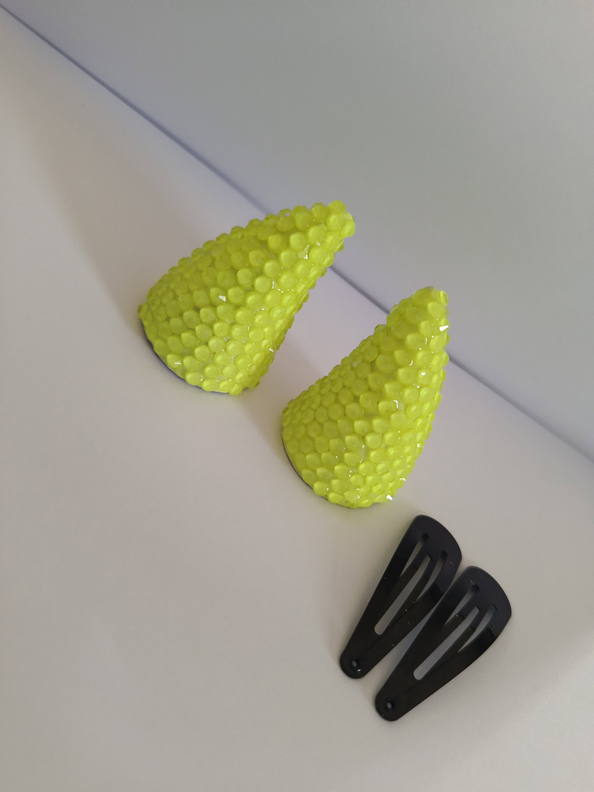Yellow UV Glass Rhinestone Horns_0