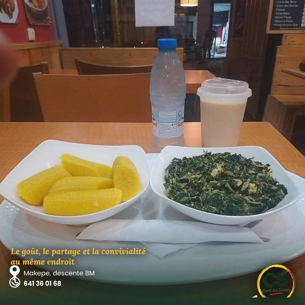Légumes sautés accompagnés de plantains vapeurs