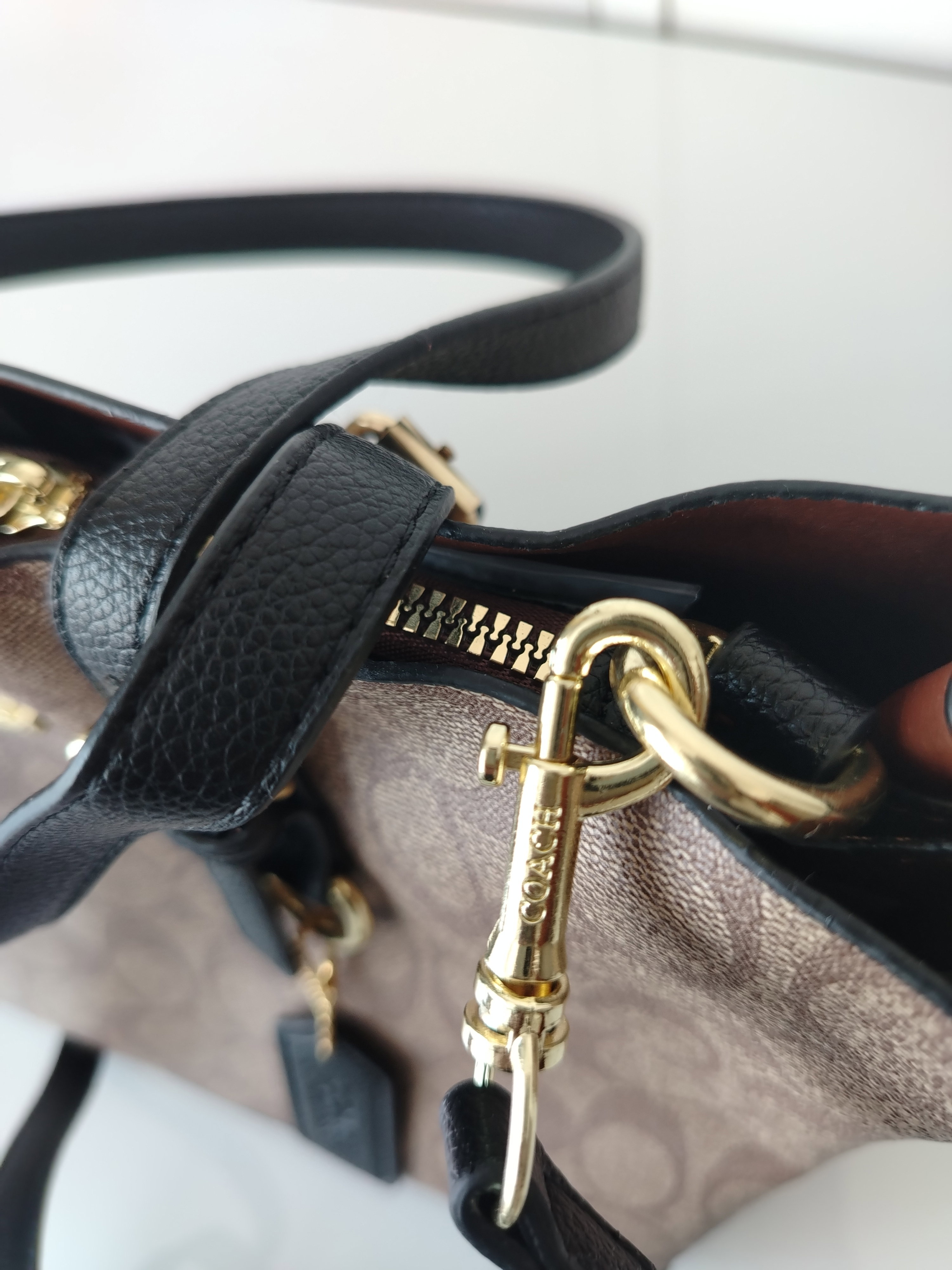 Coach mini tote  khakhi / black _6