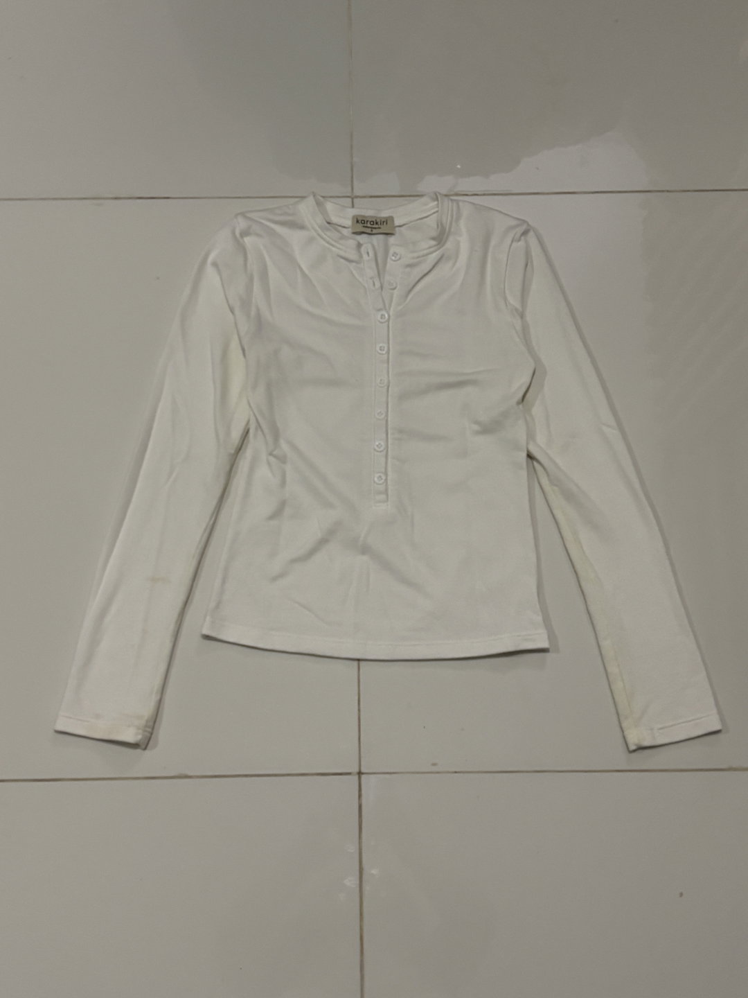 B16 - Karakiri Ashley Buttoned Longsleeve Top 