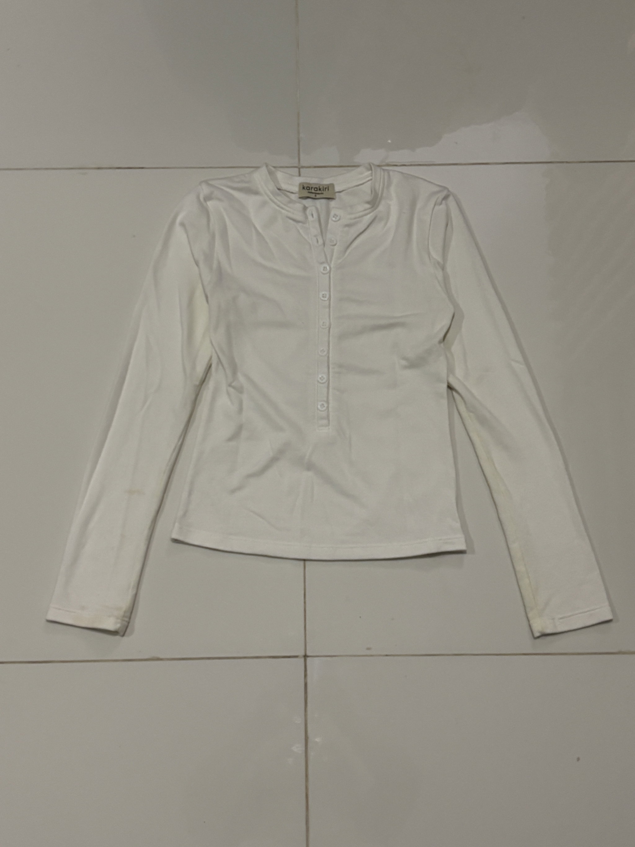 B16 - Karakiri Ashley Buttoned Longsleeve Top _0