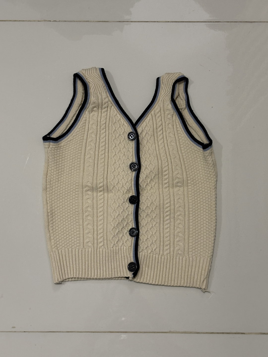 B30 - Cable Knit Sweater Vest 