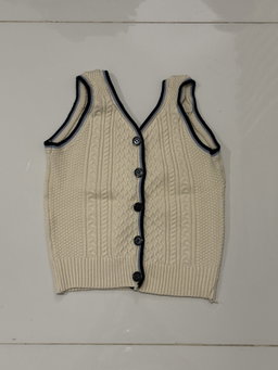 B30 - Cable Knit Sweater Vest 