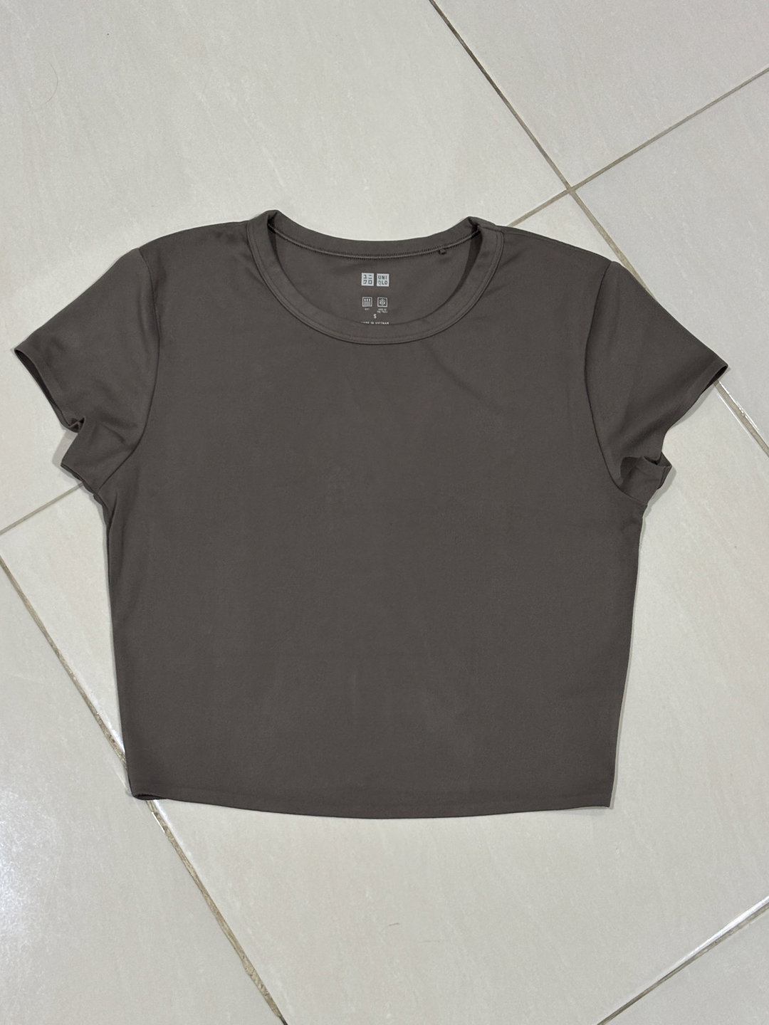 C02 - Uniqlo Ultra Stretch AIRsm Cropped