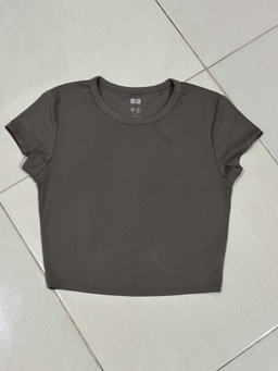 C02 - Uniqlo Ultra Stretch AIRsm Cropped