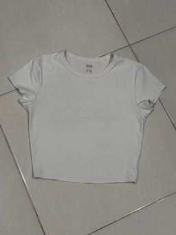 C03 - Uniqlo Ultra Stretch AIRsm Cropped