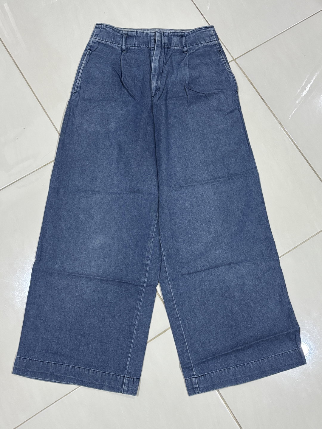 C04 - Uniqlo Wide Denim Pants 