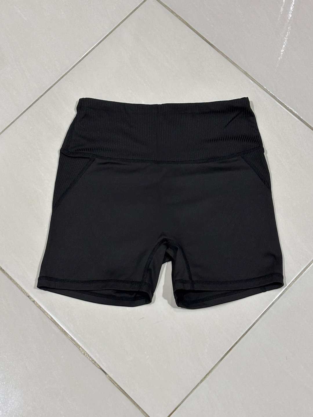 C16 - Shein Dazy Hight Waist Yoga Short 