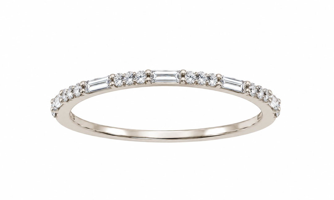 Anillo de diamantes de corte redondos y baguettes