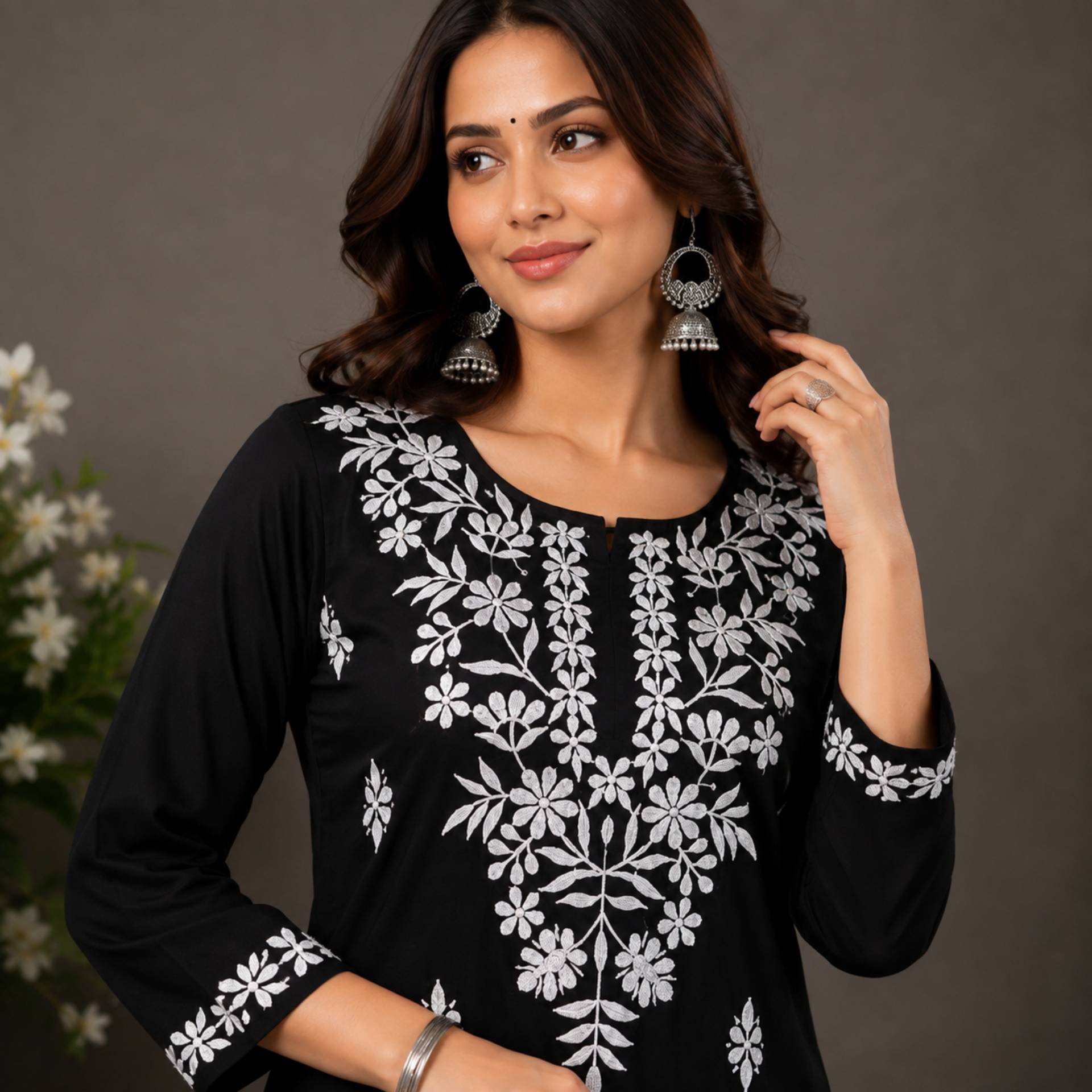 Women’s Black Embroidered Straight Kurti – White Floral Threadwork_0