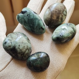 Emerald Tumbled Stone