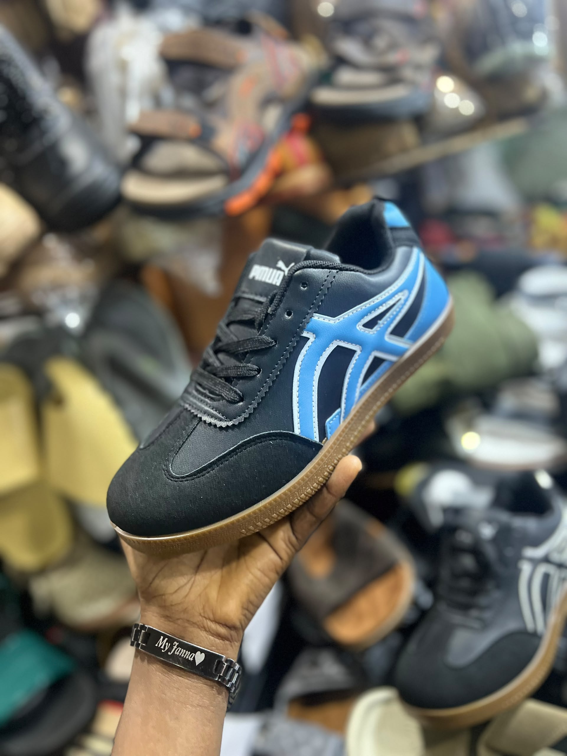 Simple design sneakers