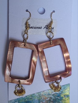 Shell earring 