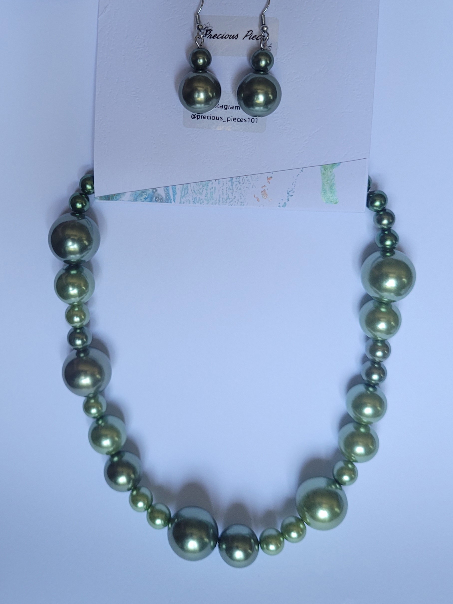 Green pearl finished necklace set