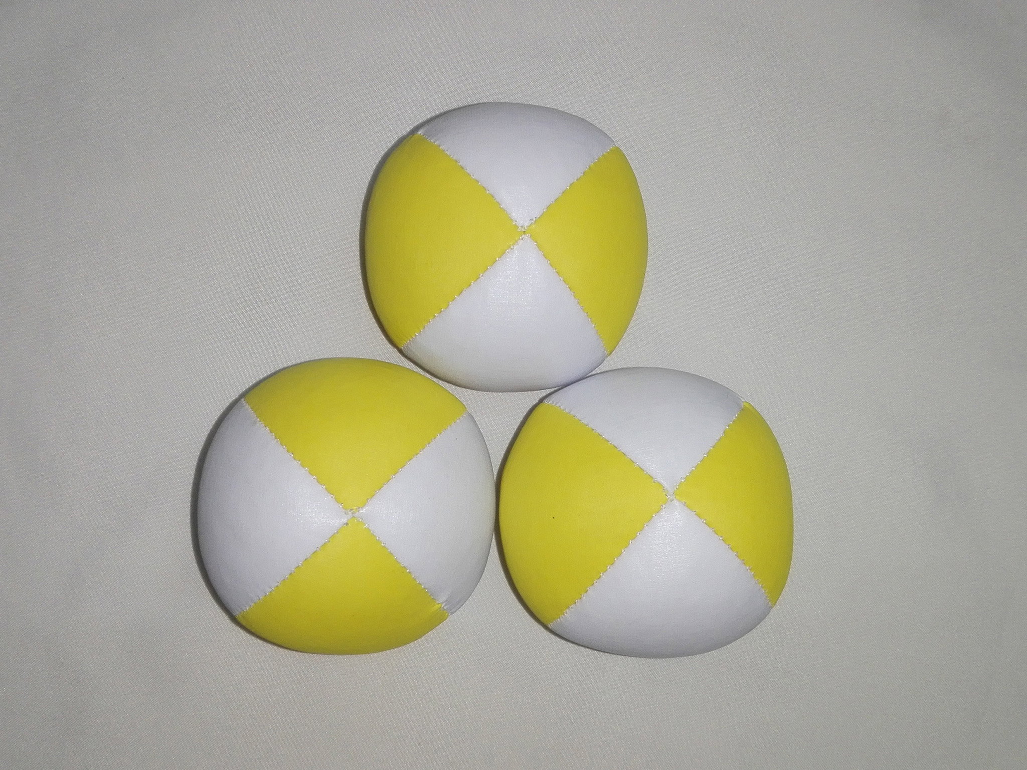 3-Pcs PAKA Juggling Balls 130g Vinyl Beanbag 4-Panel Yellow/White