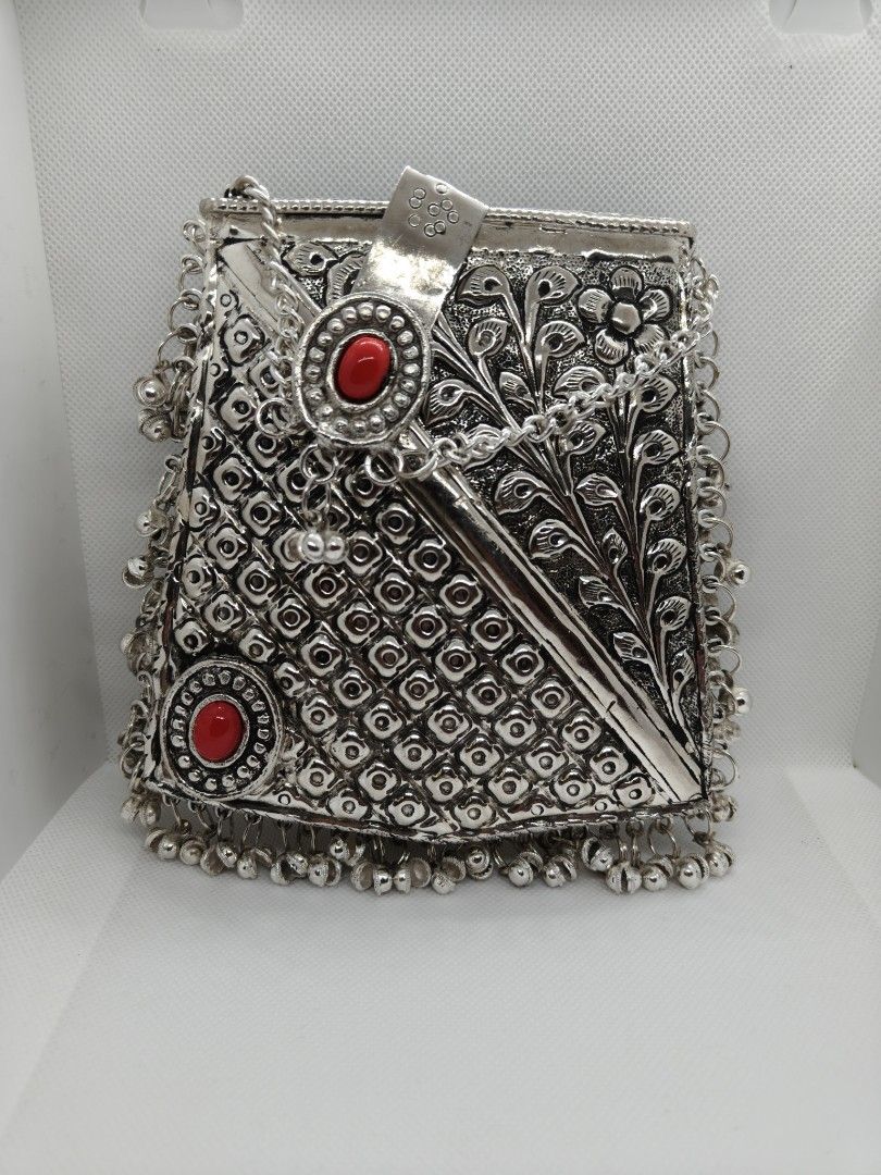 Stone styled painted oxidized bag with chain strap