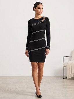 Vestido Negro Elegante con Detalles Brillantes (L)