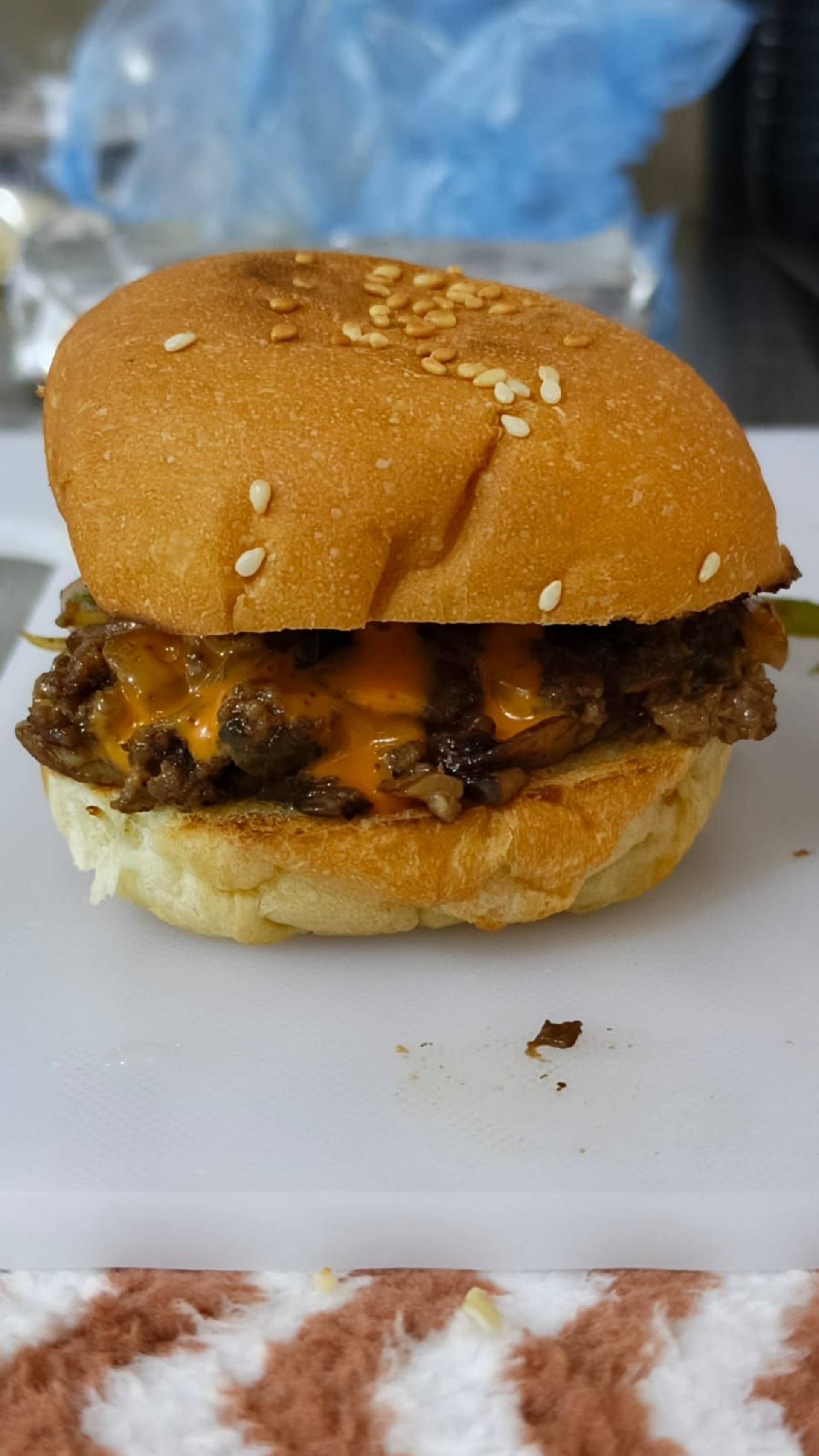 Mash beef burger
