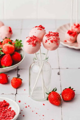 Strawberry Shortcake Cake Pop🩷