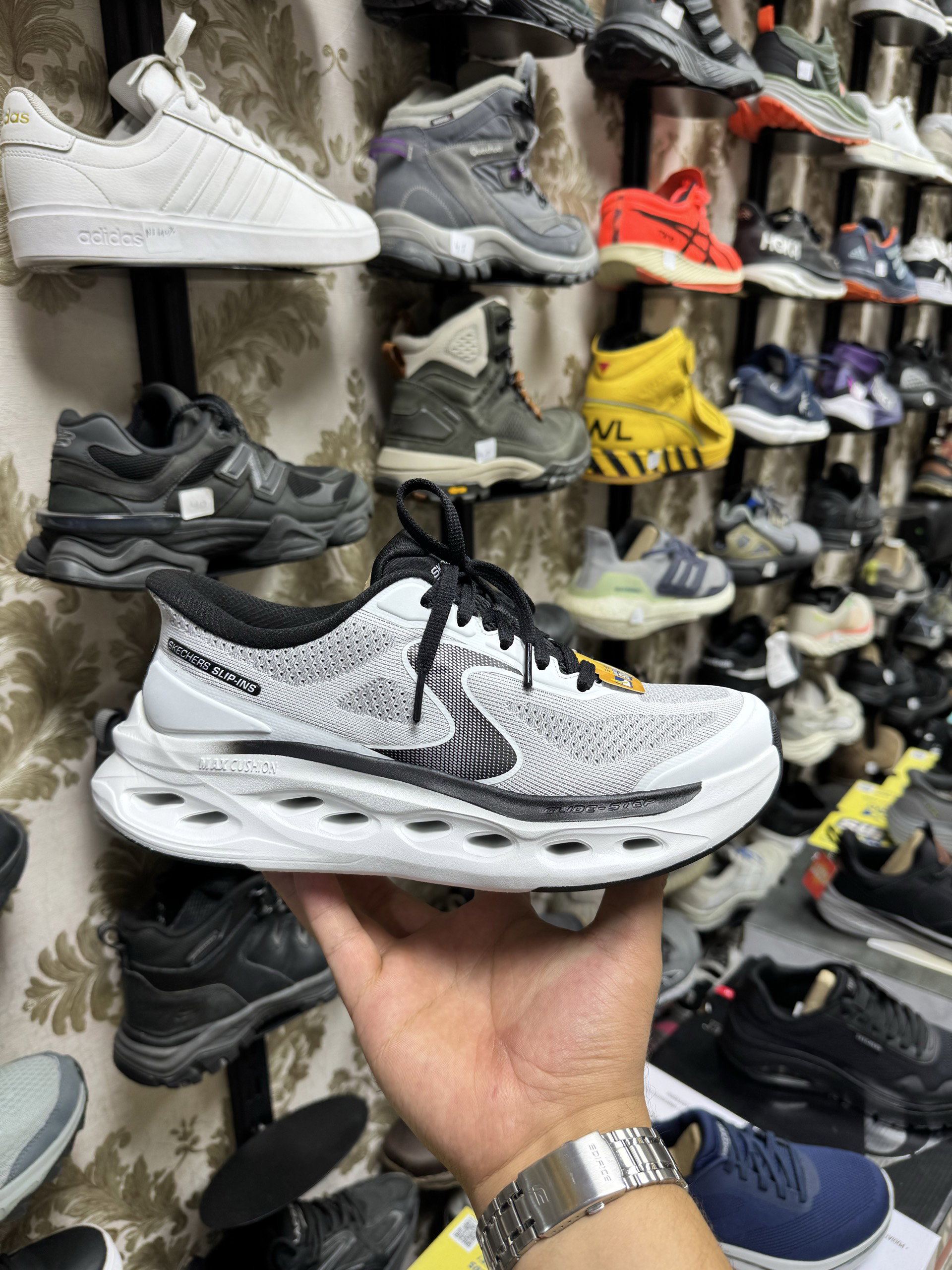 Skechers Max Cushioning