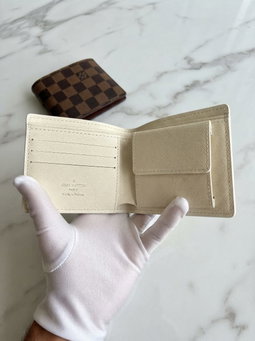 Lv white wallet 