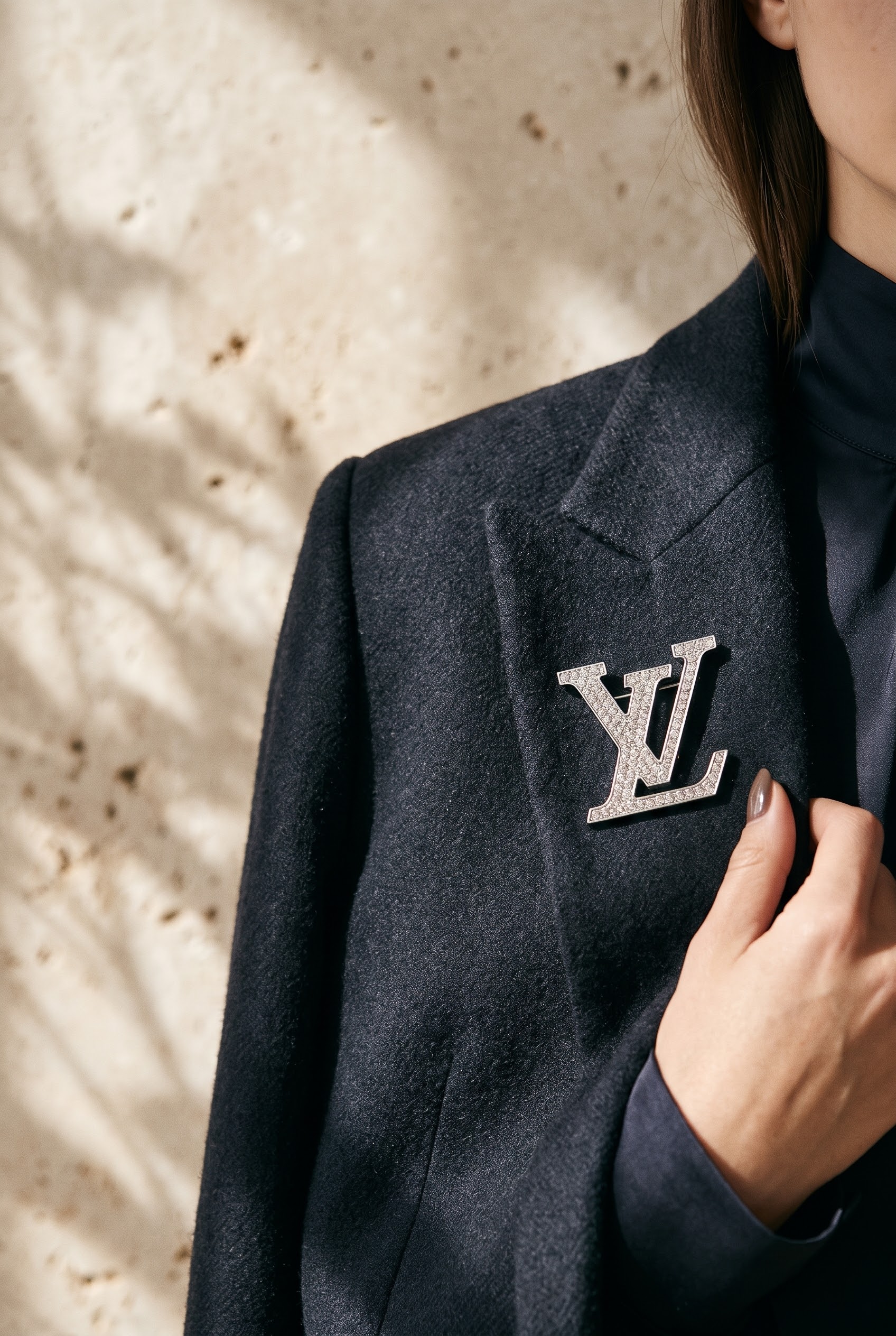 بروش LV الفاخر مرصع بالزركون